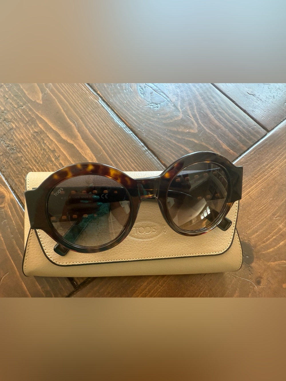 Tod’s Tortoiseshell Round Frame Sunglasses | Designer Luxury Eyewear